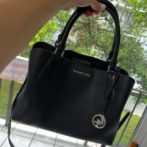 Authentic Micheal Kors Hand Bag / Crossbody